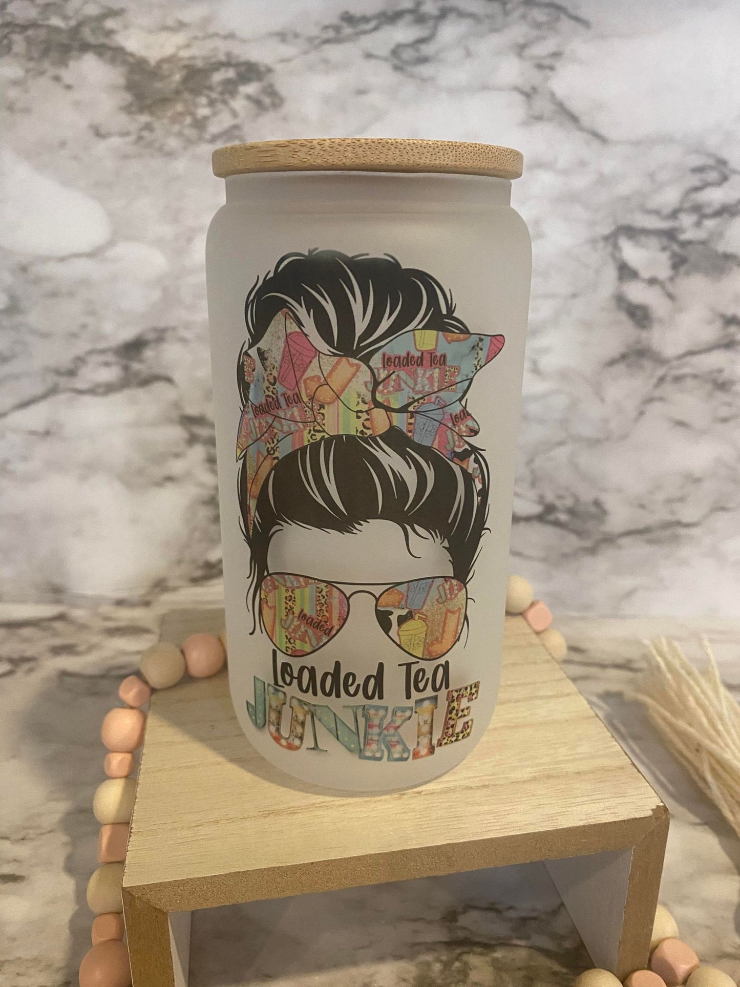 Messy bun loaded tea junkie - Frosted Glass Cup
