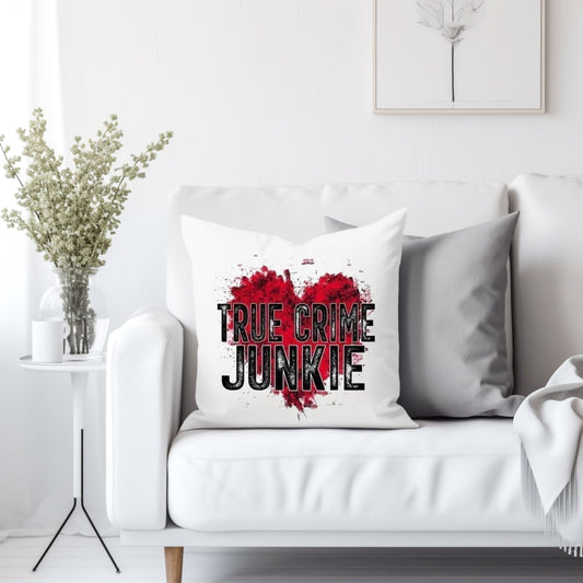 True crime junkie - Throw Pillow Cover